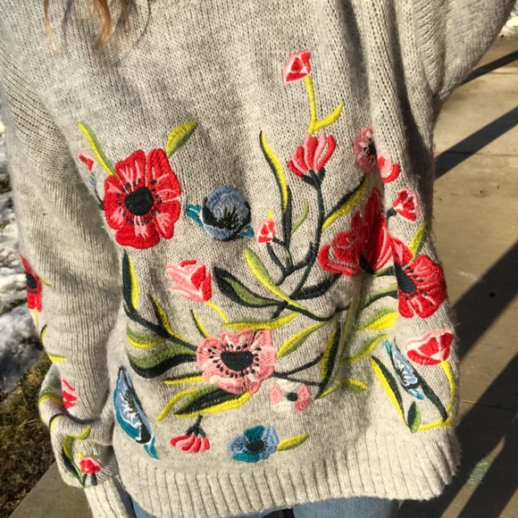 Romeo & Juliet Couture Sweater in Floral - Picture 1 of 5